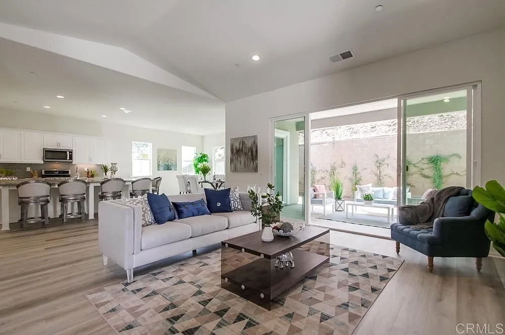3 bed, 2616 sqft, $4,600 — Photo 3