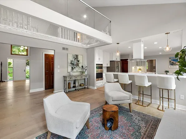 3427 E Dobson Pl, Ann Arbor, MI 48105