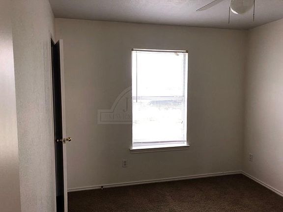 3rd image of 1506 Benttree Dr APT D