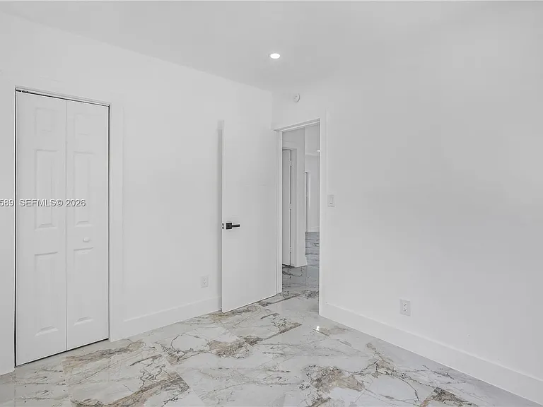 809 SW 17th St — Photo 15