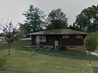 2 Sandalwood Ln, Peoria, IL 61607