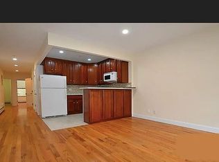 389 8th Ave #2, New York, NY 10001