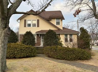 484 Clague Rd, Bay Village, OH 44140