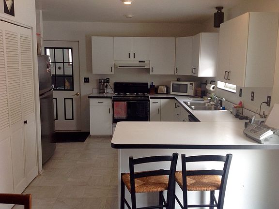 3rd image of 12813 Breeze Ave