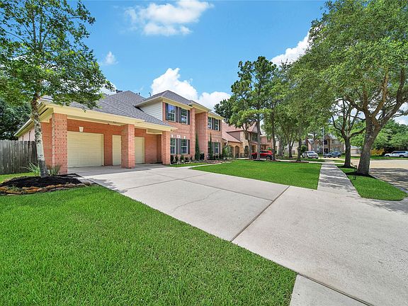 2nd image of 15927 Lake Loop Dr