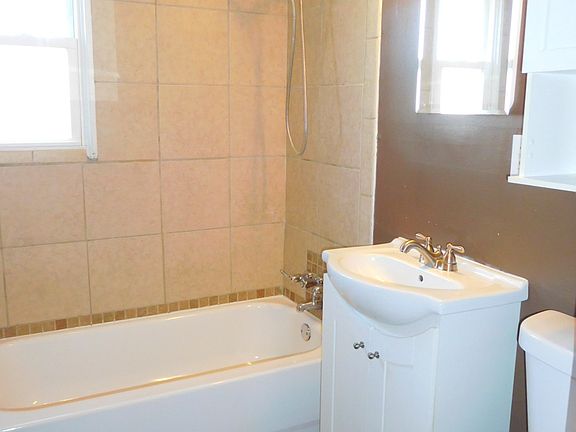 4th image of 21351 Carol Ave