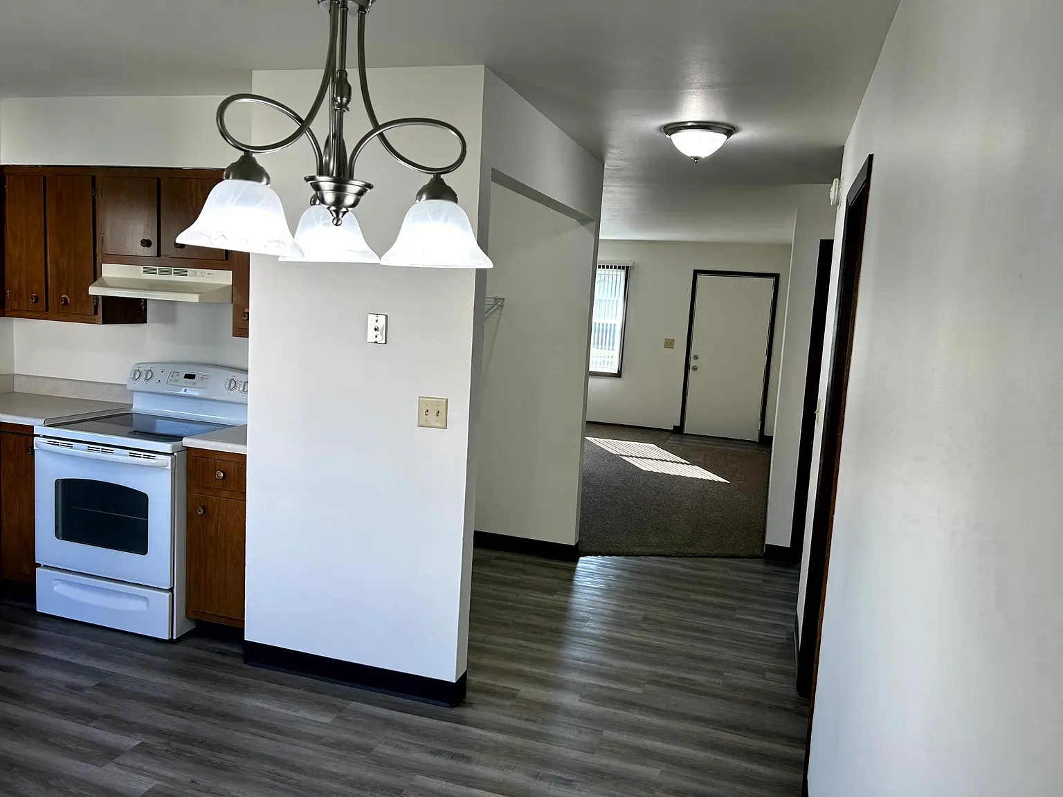 2 bed, 1100 sqft, $925 — Photo 2