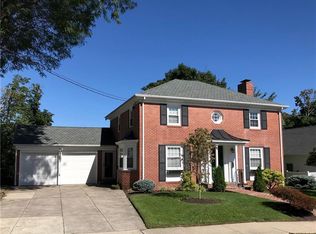 20 Dryden Ave, Pawtucket, RI 02860