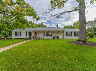 220 Mecherle Dr, Bloomington, IL