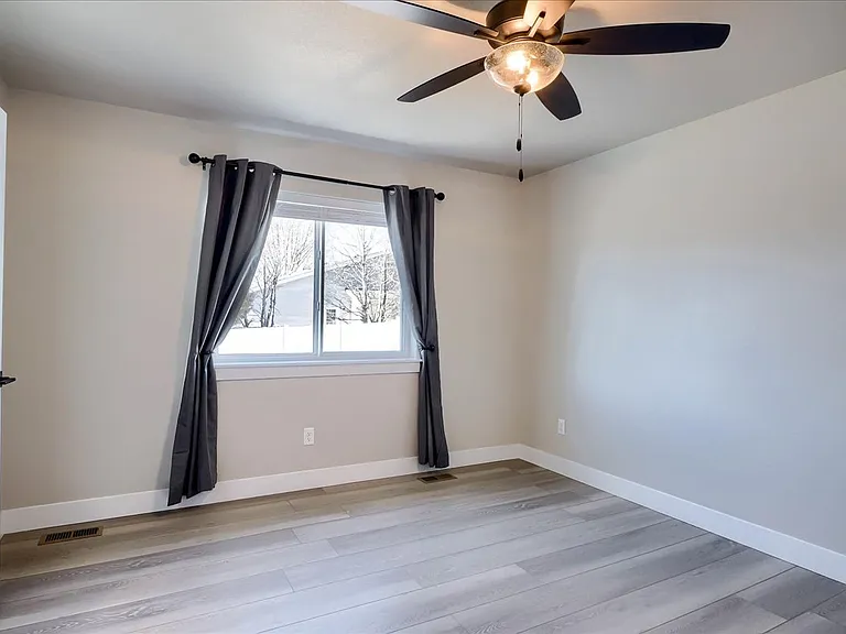 910 Phipps Ave — Photo 35