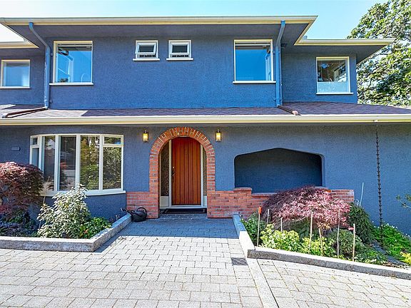 2nd image of 1 Briar Pl