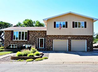 4 Glacial Ct, Minot, ND 58703