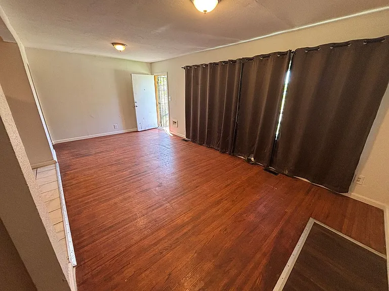 245 E Young Pl — Photo 38