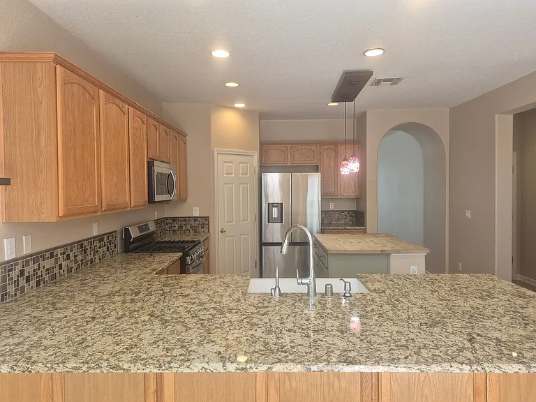 5040 Kankakee Dr — Photo 9
