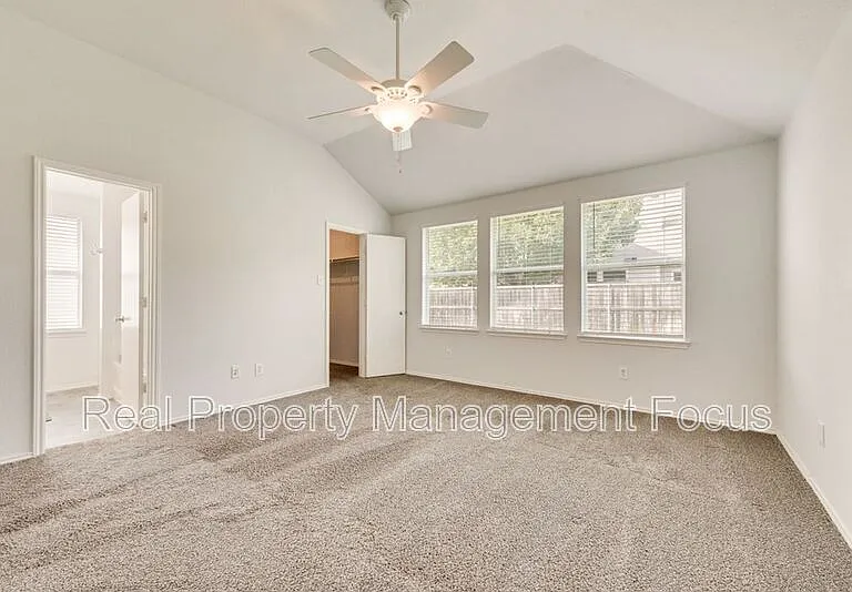 1004 Trickham Dr — Photo 18