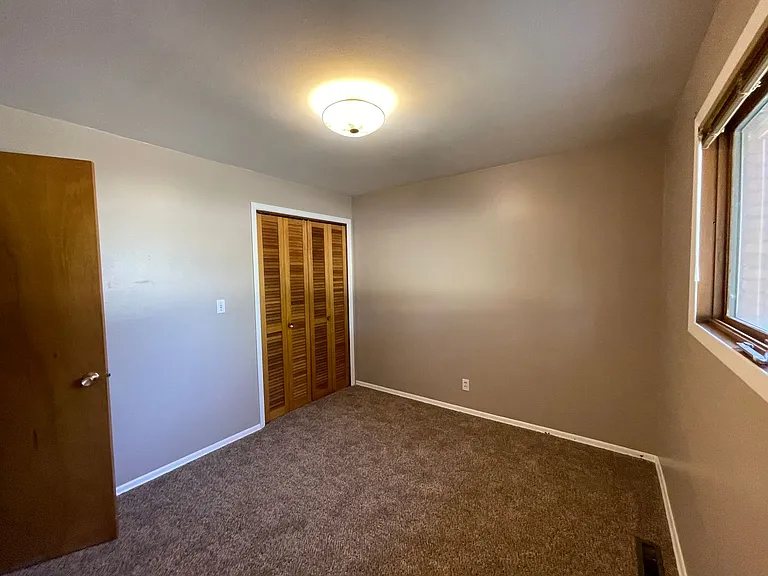 5630 N Greenwood Blvd — Photo 11