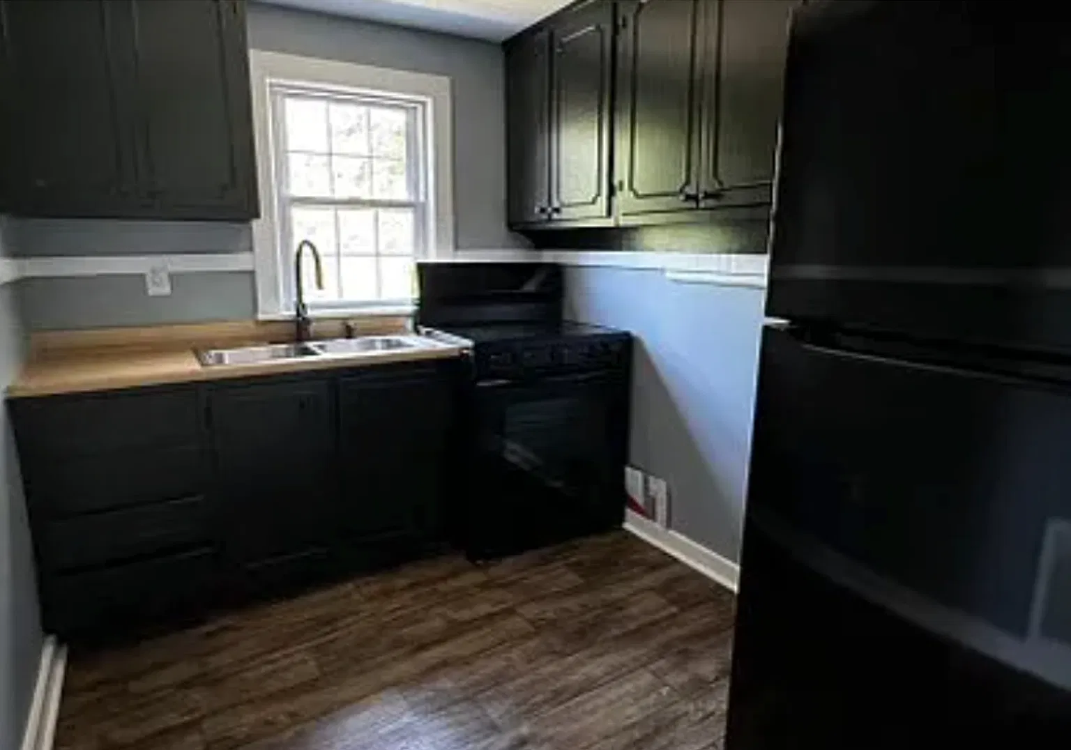 1 Bedroom Apartment — Photo 1