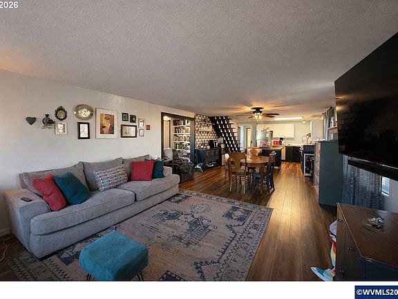 5th image of 1203 Oak St