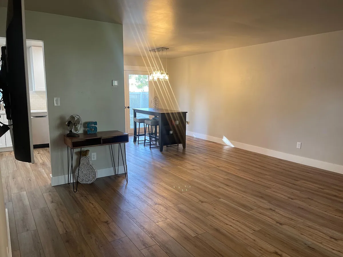 Main living area - 1140 Lincoln St