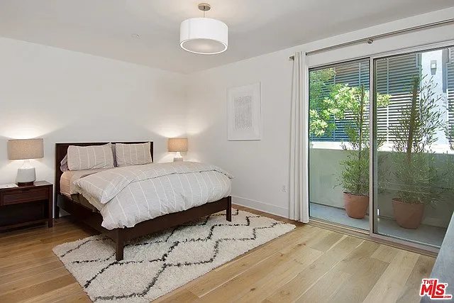 7133 Hawthorn Ave #204 — Photo 4