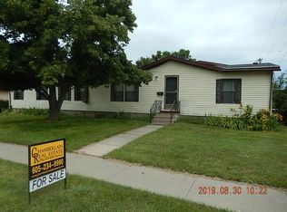 212 S Sanborn St, Chamberlain, SD 57325