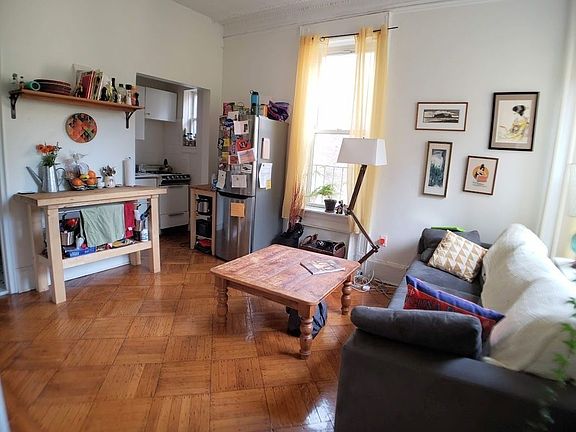 4th image of 324 Park Pl APT 4