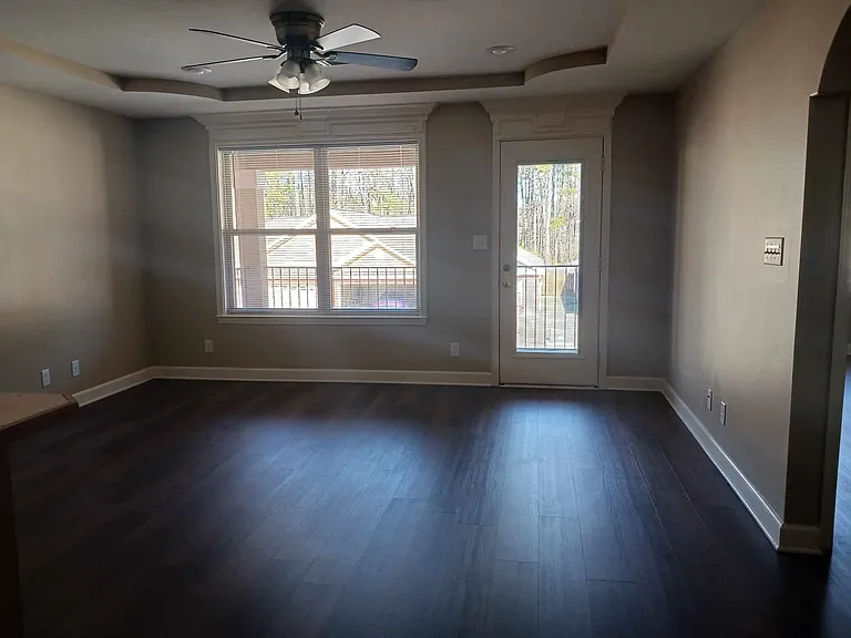 Sunset Place Apartments — Photo 9