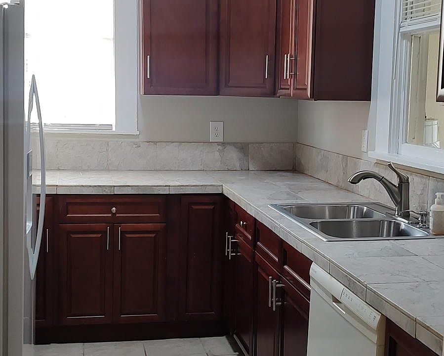 1st image of 2803 S Lincoln Ave