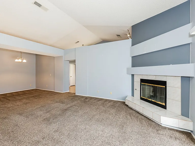1780 Yellowwood Dr — Photo 5