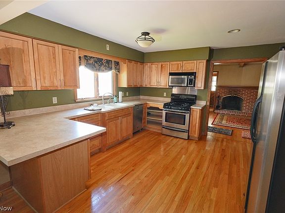 5th image of 842 Shields Rd