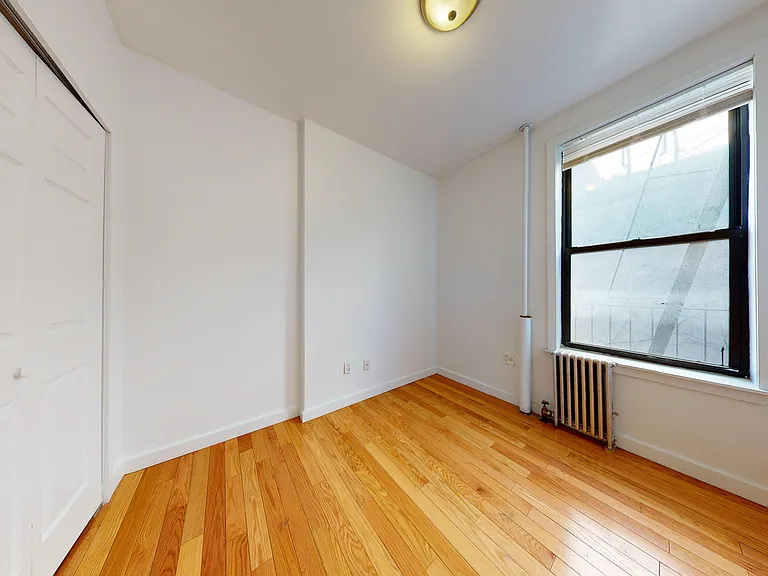 693 9th Ave #4R — Photo 9