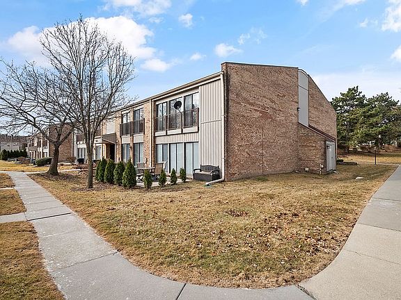 4th image of 18065 University Park Dr
