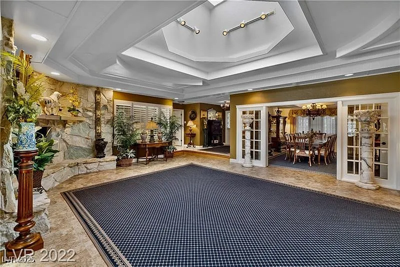 14 bed, 15.0 bath, 26739 sqft, $100,000 — Photo 4