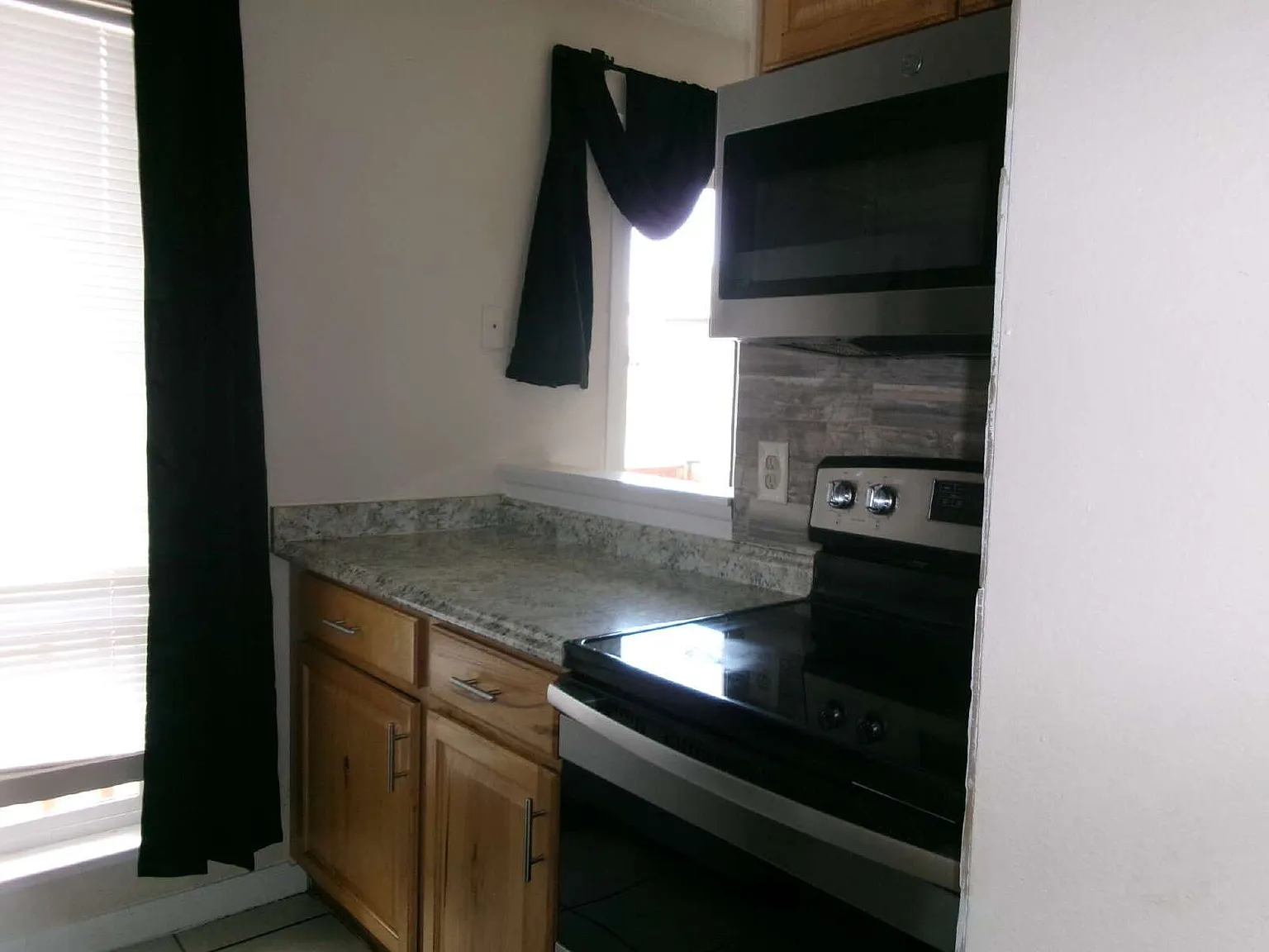2 bed, 1.0 bath, 800 sqft, $1,245 — Photo 4