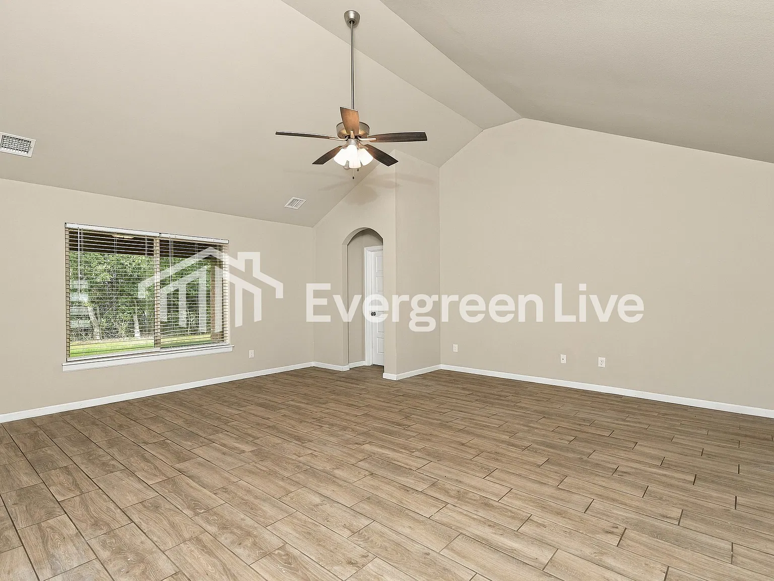 3 bed, 2.0 bath, 1709 sqft, $1,745 — Photo 3