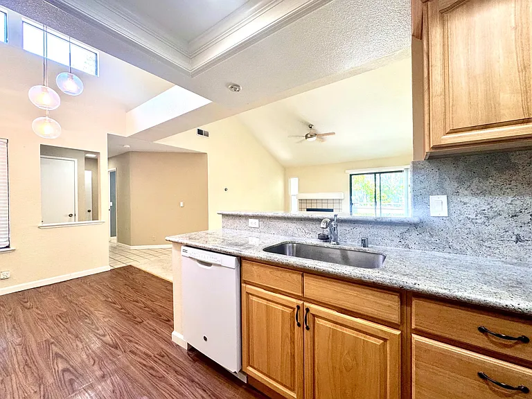 6436 Buena Vista Dr #B — Photo 25