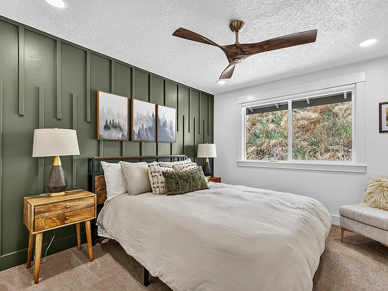 579 W Curling Dr — Photo 21
