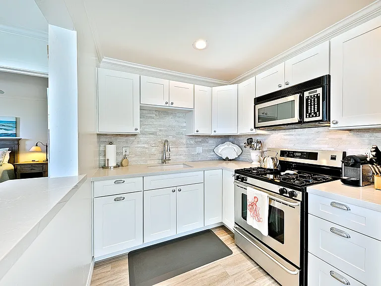 215 Bonair St #7 — Photo 9