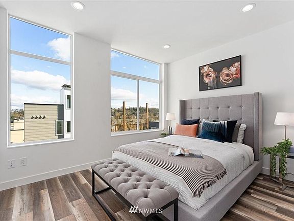 5th image of 3026 SW Charlestown St #1
