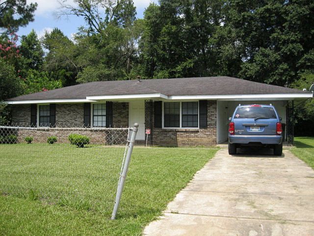 1st image of 1604 Woodland Dr