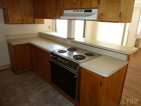 5th image of 304 Warwick Ln