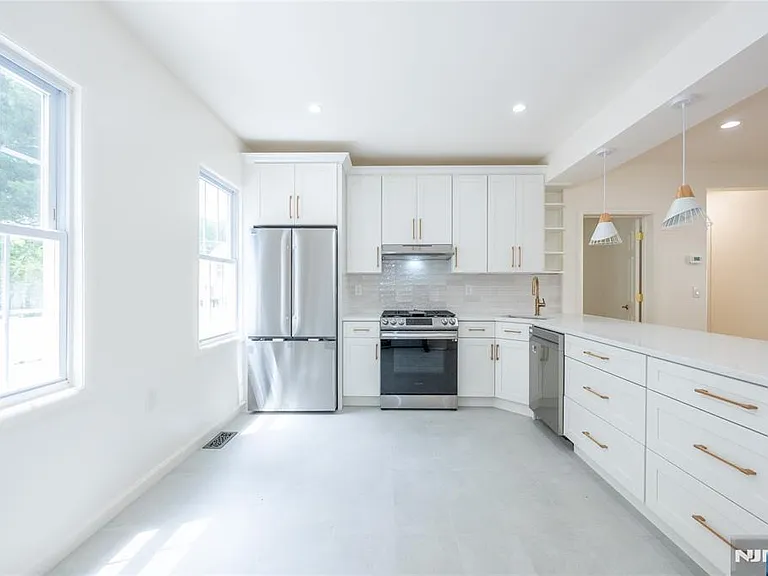 231 Waverly Pl — Photo 21