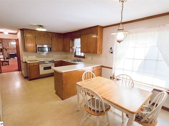 3rd image of 115 Briarwood Dr