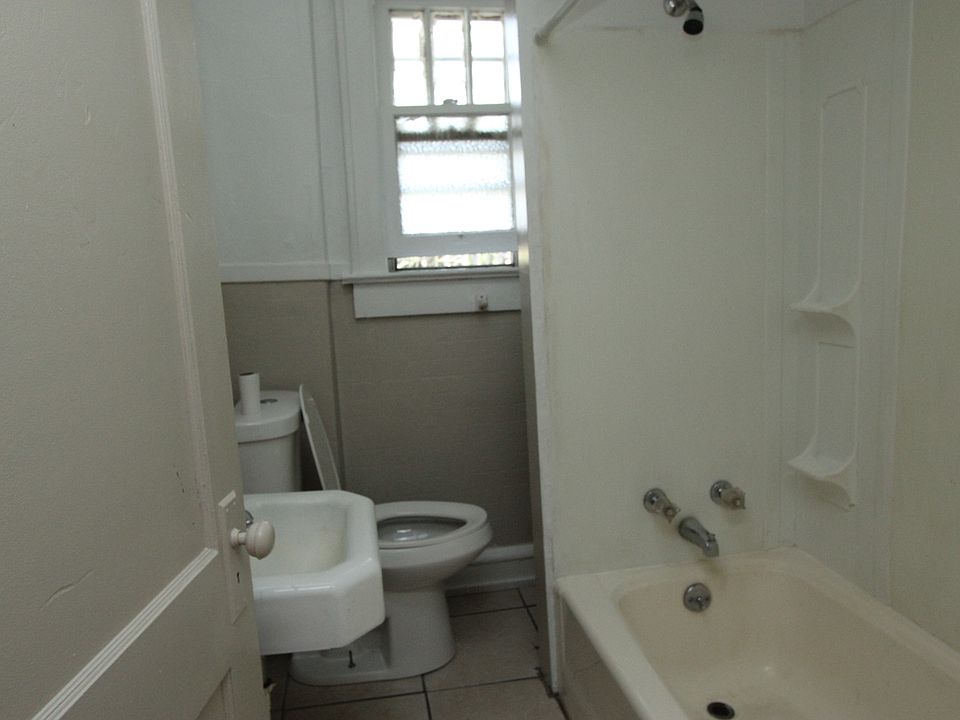 1st image of 32 Irving Pl APT 8