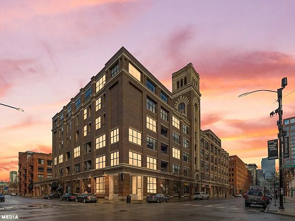 2nd image of 1000 W Washington Blvd Unit 218