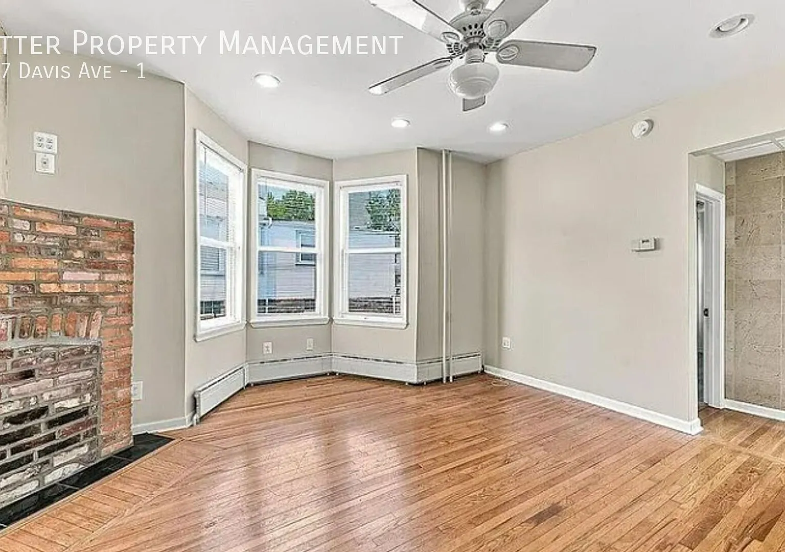 Spacious 3BR/1BA Apartment with Private In-Unit Laundry — Photo 3