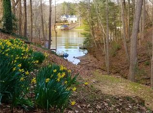 6052 Powder Point Dr, Hickory, NC 28601