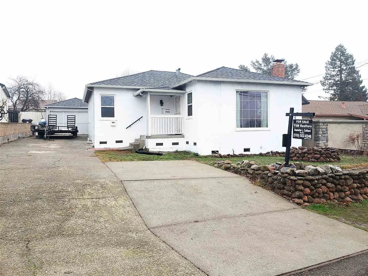 19220 Parsons Ave photo 1