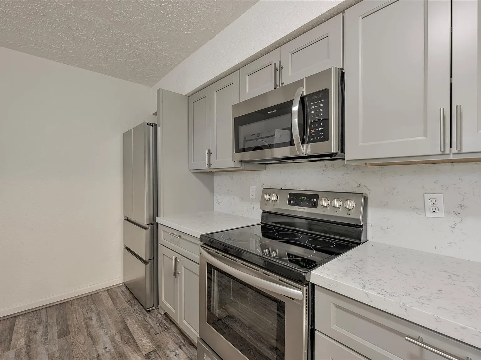 3 bed, 2.0 bath, 1427 sqft, $1,800 — Photo 4