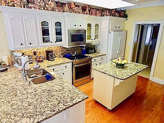 2nd image of 834 Park Chase Dr